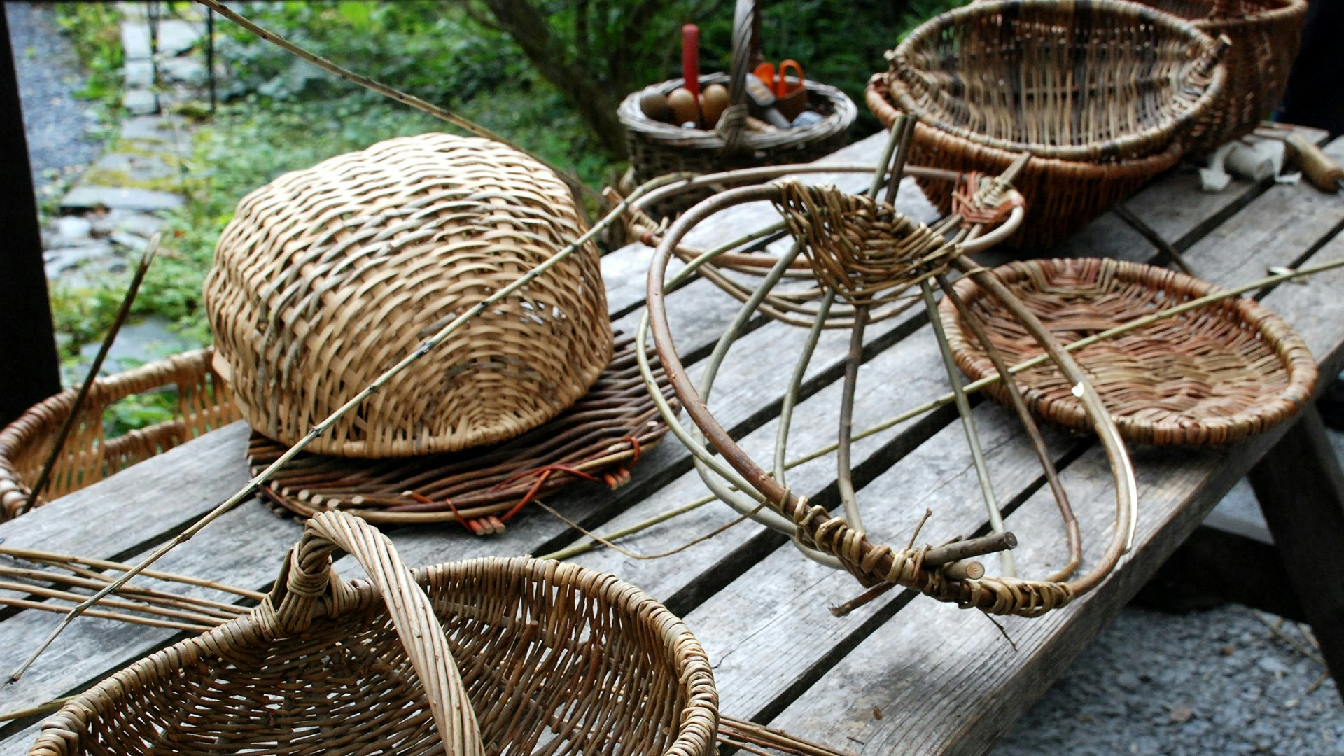 Fully and partially made willow baskets