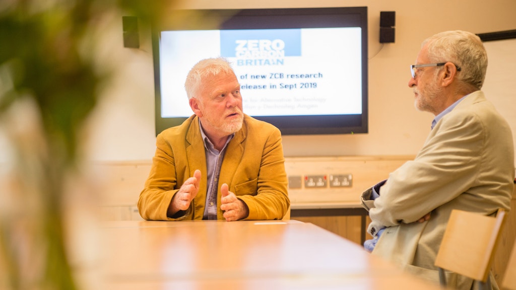 CAT’s Paul Allen presents our Zero Carbon Britain research to Jeremy Corbyn, Friday 16 August 2019