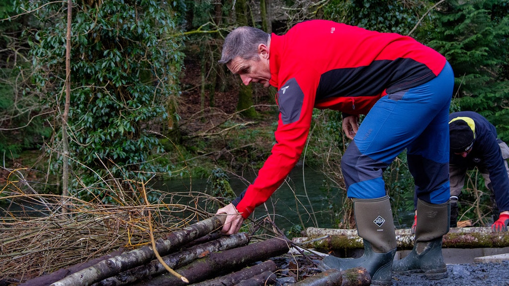 Iolo Williams helps build otter holt